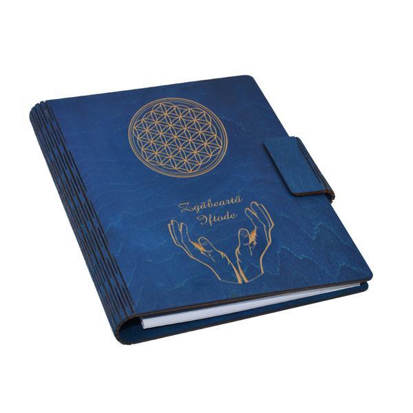 Agenda A5 din lemn personalizata, albastra, Piksel, Floarea vietii, 100 pagini si pix din lemn inclus Agenda A5 din lemn personalizata, albastra, Piksel, Floarea vietii, 100 pagini si pix din lemn inclus