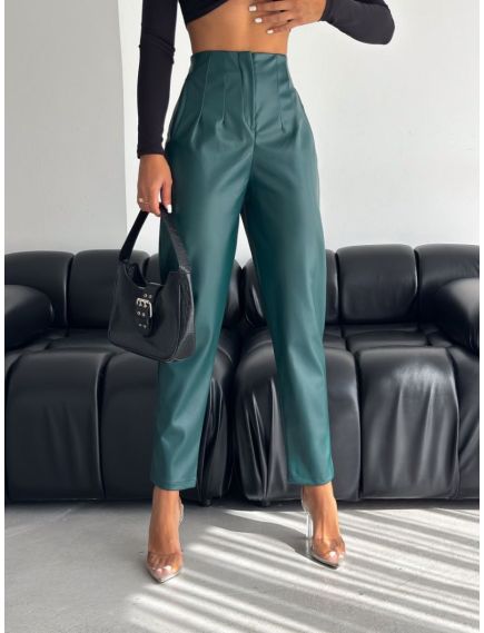 Pantaloni imitatie piele vatuiti, cu talie inalta si pense, en-gross Pantaloni imitatie piele vatuiti, cu talie inalta si pense, en-gross