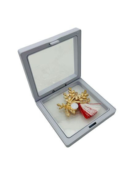 Brosa Martisor En-gros, Aranjament Floral in cutie cu expunere 3D, 8.5×8.5×2cm Brosa Martisor En-gros, Aranjament Floral in cutie cu expunere 3D, 8.5×8.5×2cm