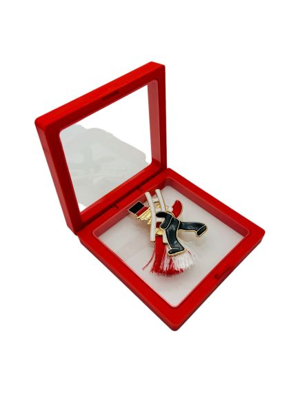 Brosa Martisor En-gros, Cosar Norocos in cutie cu expunere 3D, 8.5×8.5×2cm Brosa Martisor En-gros, Cosar Norocos in cutie cu expunere 3D, 8.5×8.5×2cm