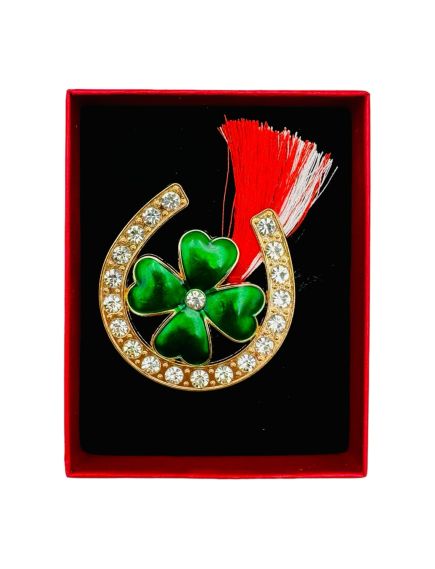 Brosa Martisor En-gros, Potcoava Norocoasa, ambalata in cutie rosie cu fereastra, 8.5×6.5×2.5cm Brosa Martisor En-gros, Potcoava Norocoasa, ambalata in cutie rosie cu fereastra, 8.5×6.5×2.5cm