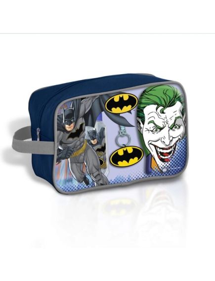 Set Cadou Batman, Apa de toaleta 90ml, Figurina 2in1, Spumant de baie si Sampon 300ml, Breloc, in borseta cool, Baieti Engros Set Cadou Batman, Apa de toaleta 90ml, Figurina 2in1, Spumant de baie si Sampon 300ml, Breloc, in borseta cool, Baieti Engros