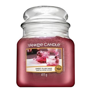 Yankee Candle Sweet Plum Sake lumânare parfumată 411 g Yankee Candle Sweet Plum Sake lumânare parfumată 411 g