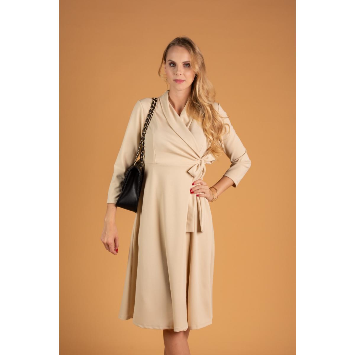 Rochie Elegantă Cu Guler Pliant Și Mâneci 3/4 Imogena, Bej Rochie Elegantă Cu Guler Pliant Și Mâneci 3/4 Imogena, Bej