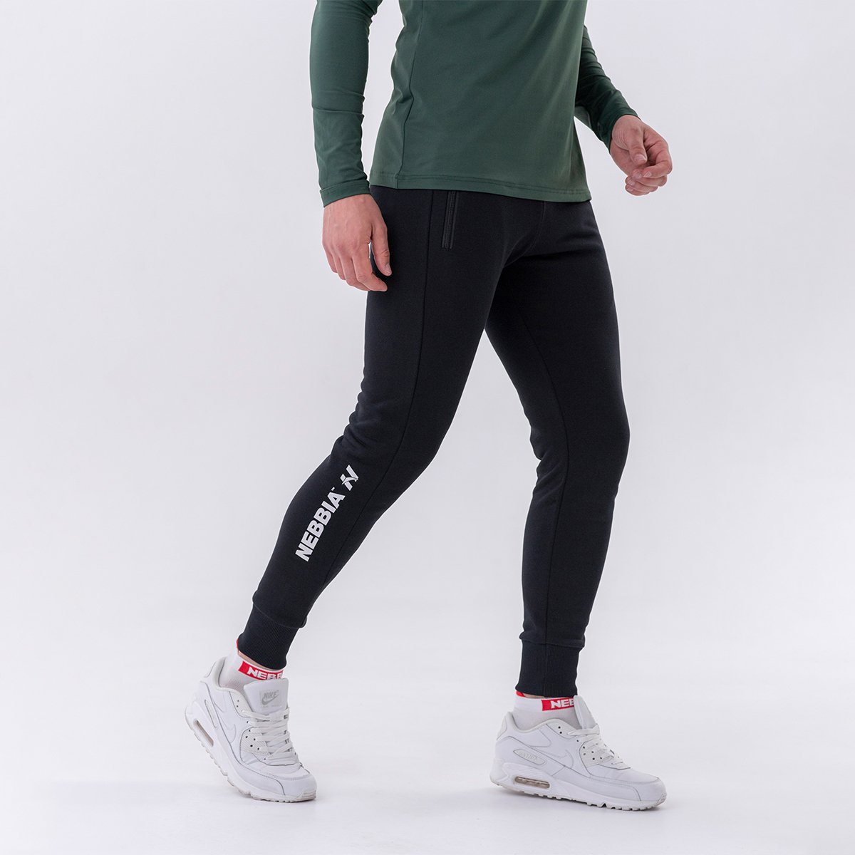 Pantaloni sport pentru bărbați Slim Re-Gain Black - NEBBIA Pantaloni sport pentru bărbați Slim Re-Gain Black - NEBBIA