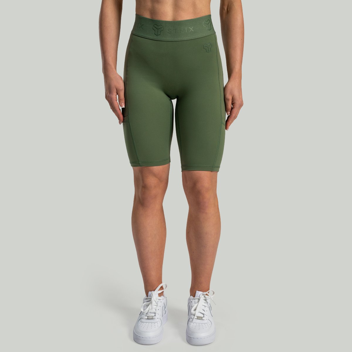 Pantaloni scurți pentru femei Biker Lunar Cedar Green - STRIX Pantaloni scurți pentru femei Biker Lunar Cedar Green - STRIX