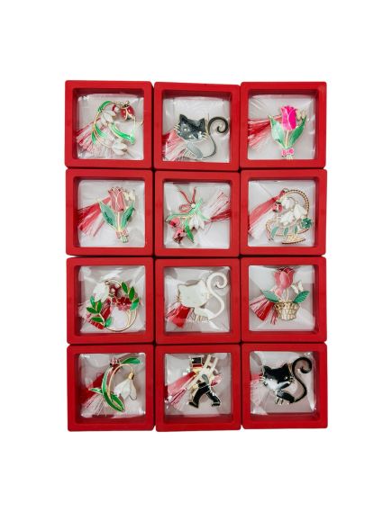 Pachet Avantajos Engros, Brosa Martisor in cutie cu expunere 3D, modele combinate, 6.5×6.5×2cm Pachet Avantajos Engros, Brosa Martisor in cutie cu expunere 3D, modele combinate, 6.5×6.5×2cm