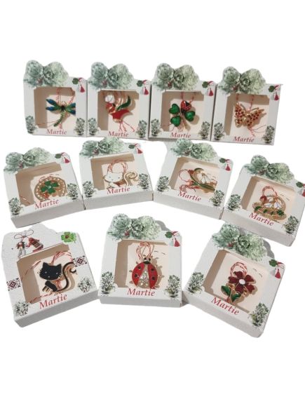 Martisor engros brosa metal set 50/buc pe set diverse brose carton model ghiocei Martisor engros brosa metal set 50/buc pe set diverse brose carton model ghiocei