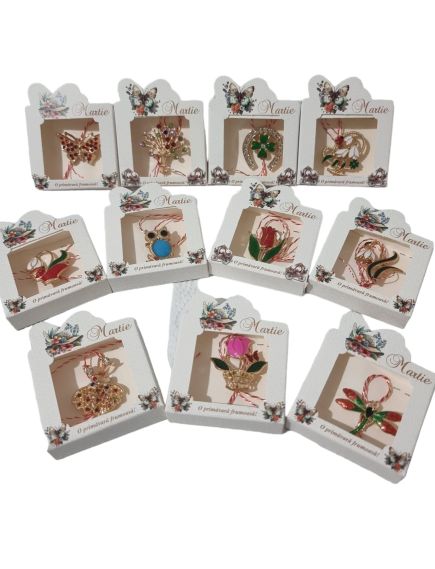 Martisor engros brosa metal set 50/buc pe set diverse brose carton model palarie Martisor engros brosa metal set 50/buc pe set diverse brose carton model palarie