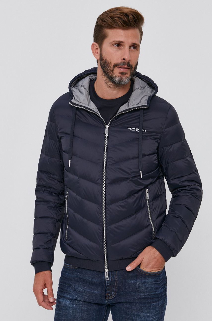 Armani Exchange Geacă de puf bărbați, culoarea albastru marin, de iarnă Armani Exchange Geacă de puf bărbați, culoarea albastru marin, de iarnă