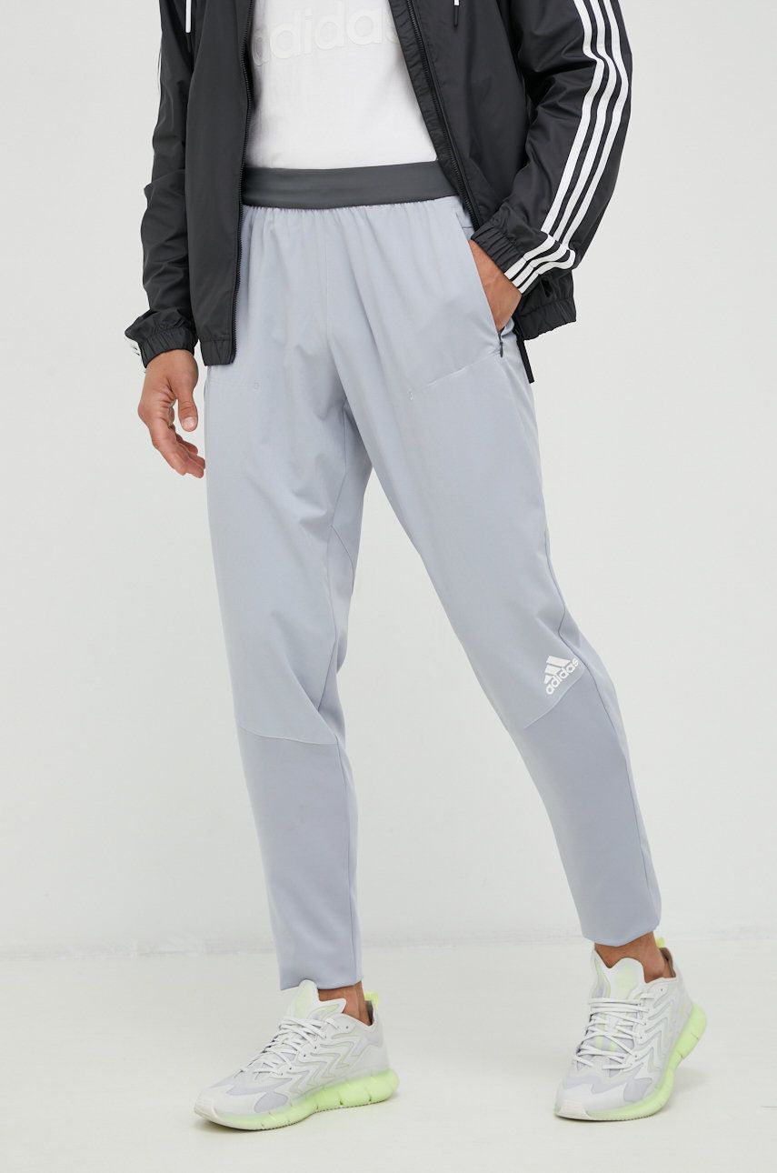 adidas Performance pantaloni de antrenament barbati, culoarea gri, cu imprimeu adidas Performance pantaloni de antrenament barbati, culoarea gri, cu imprimeu