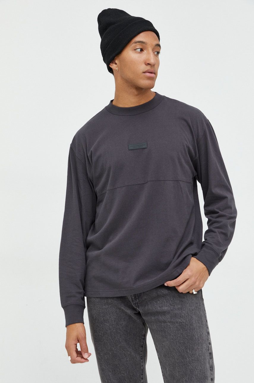 Abercrombie & Fitch longsleeve din bumbac culoarea gri, neted Abercrombie & Fitch longsleeve din bumbac culoarea gri, neted