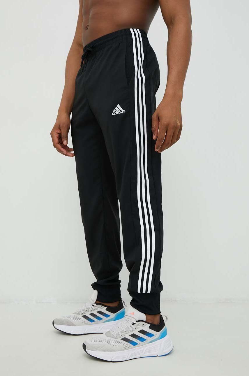 adidas pantaloni de antrenament bărbați, culoarea negru, cu imprimeu IC0041 adidas pantaloni de antrenament bărbați, culoarea negru, cu imprimeu IC0041