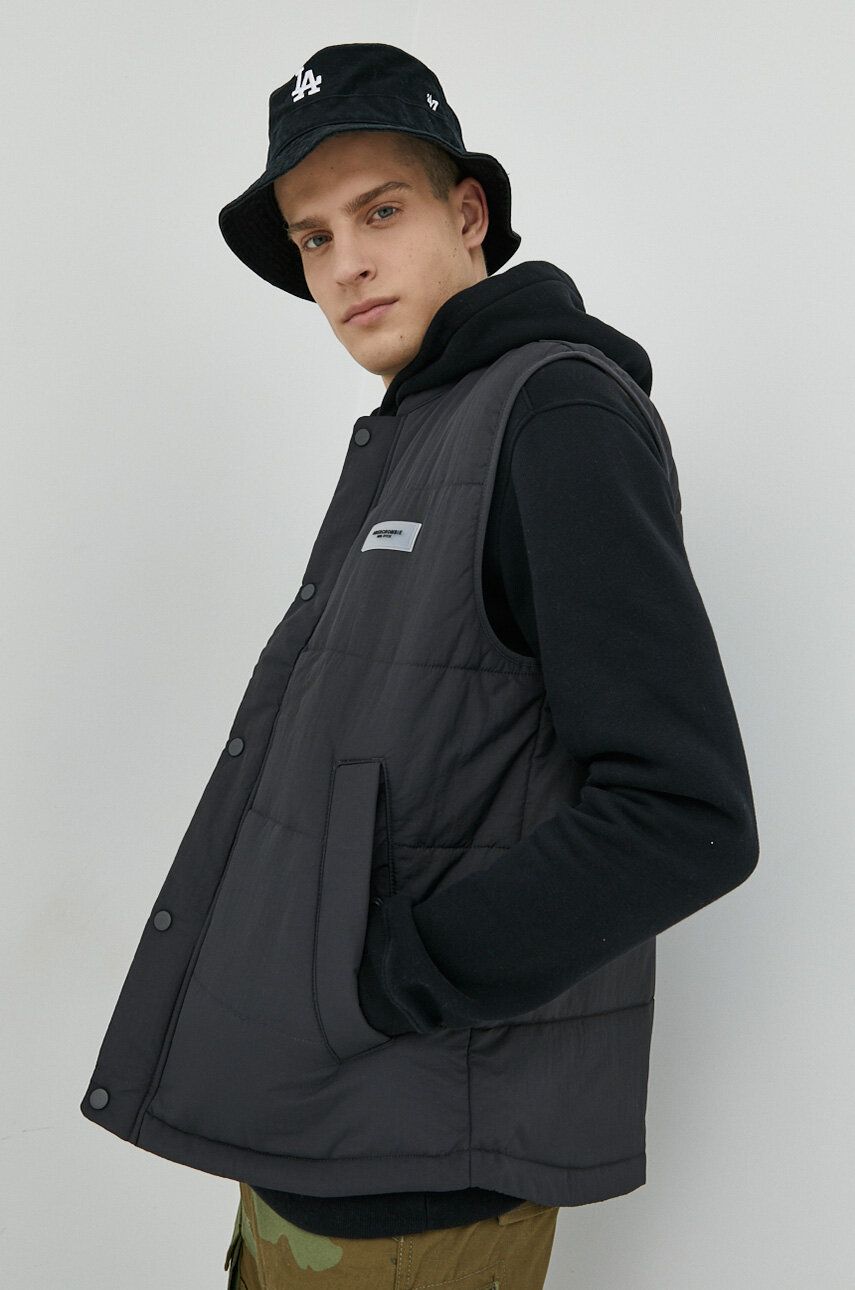 Abercrombie & Fitch vesta barbati, culoarea gri, de tranzitie Abercrombie & Fitch vesta barbati, culoarea gri, de tranzitie