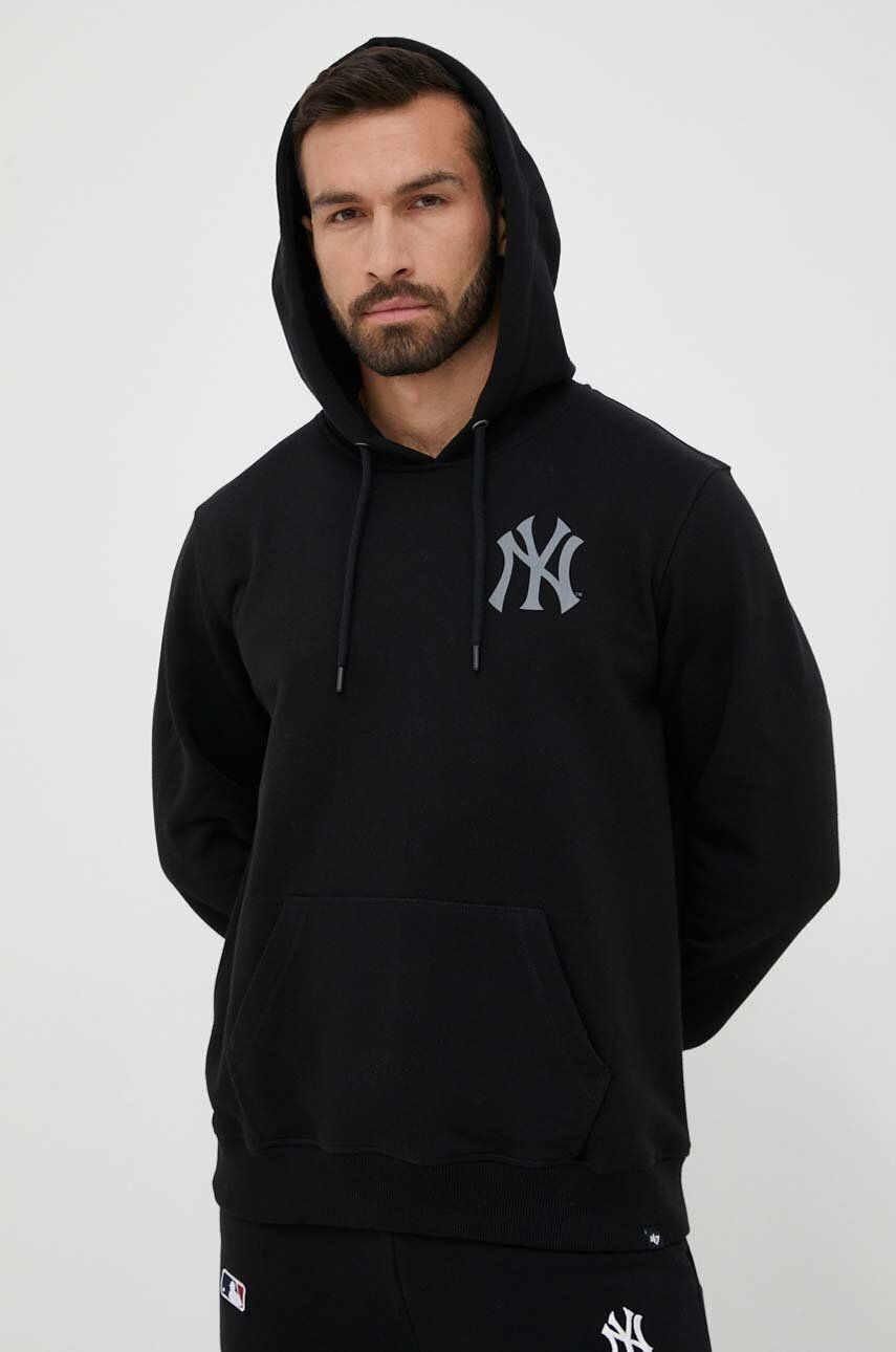 47brand bluza MLB New York Yankees barbati, culoarea negru, cu glugă, cu imprimeu 47brand bluza MLB New York Yankees barbati, culoarea negru, cu glugă, cu imprimeu