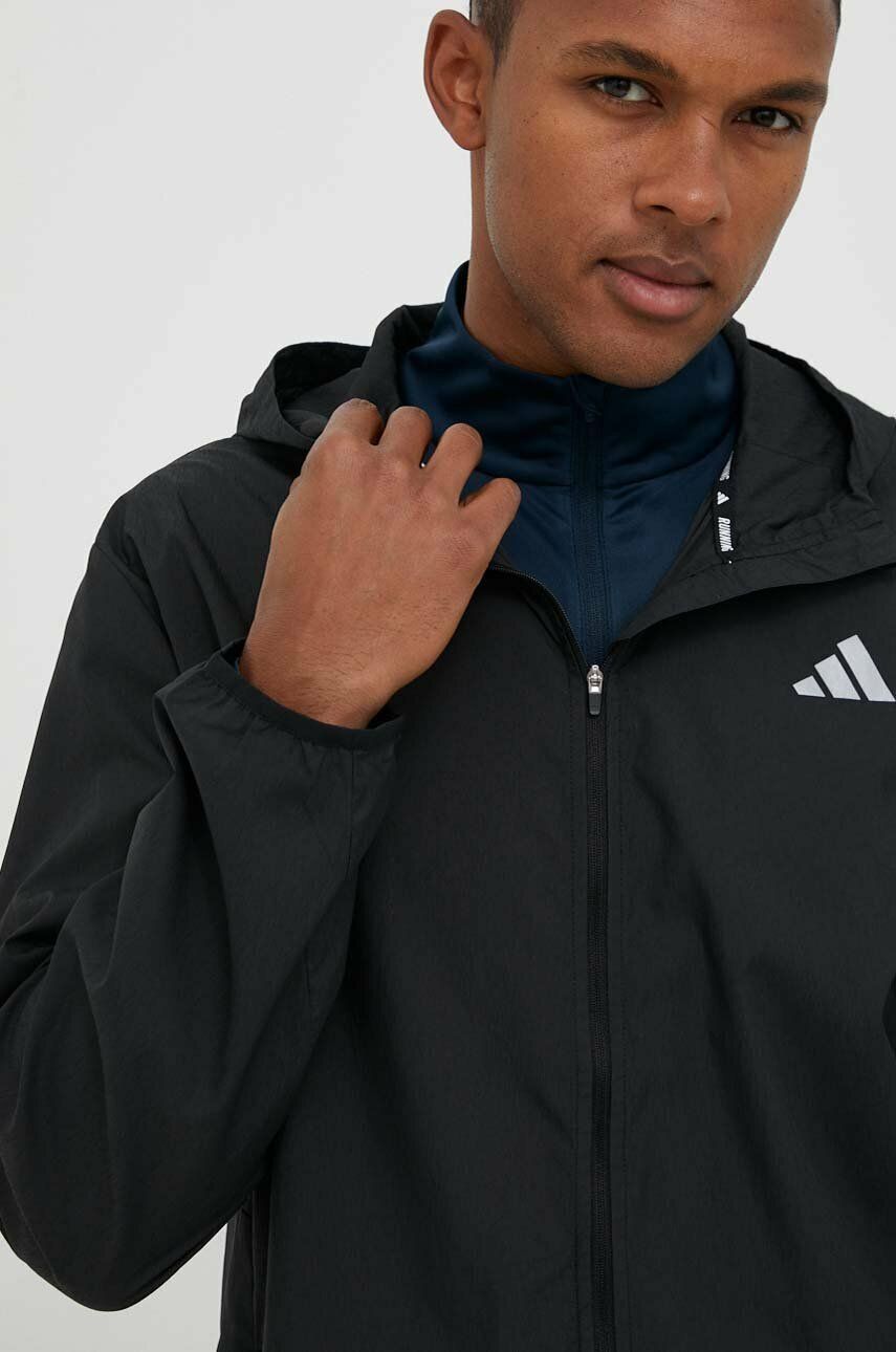 adidas Performance jachetă de alergare Run It culoarea negru, de tranzitie adidas Performance jachetă de alergare Run It culoarea negru, de tranzitie
