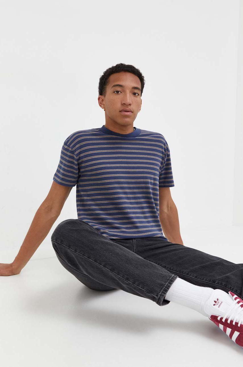 Abercrombie & Fitch tricou din bumbac culoarea albastru marin, modelator Abercrombie & Fitch tricou din bumbac culoarea albastru marin, modelator
