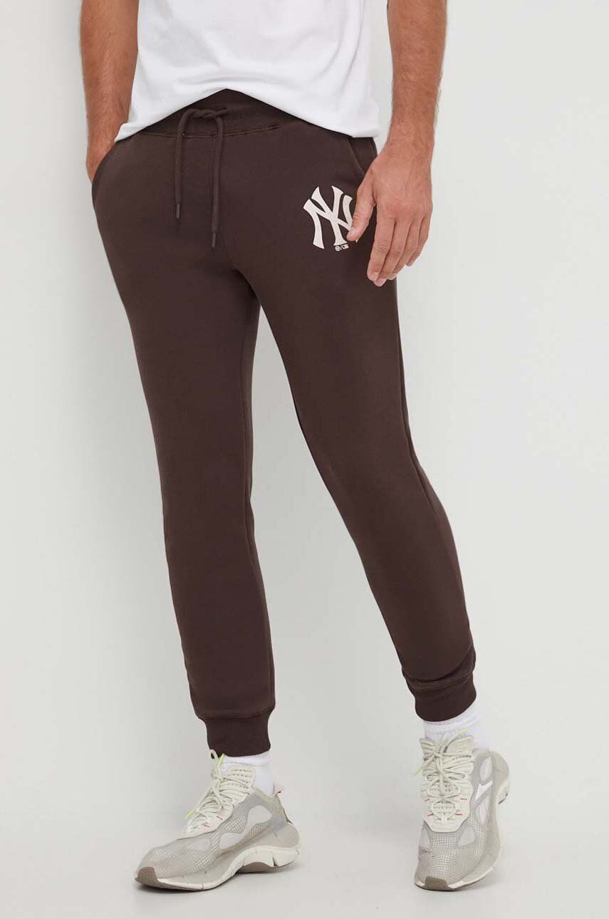 47brand pantaloni de trening MLB New York Yankees culoarea maro, cu imprimeu 47brand pantaloni de trening MLB New York Yankees culoarea maro, cu imprimeu