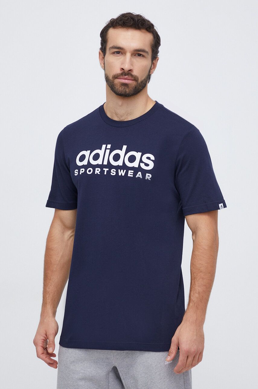 adidas tricou din bumbac bărbați, culoarea bleumarin, cu imprimeu IW8834 adidas tricou din bumbac bărbați, culoarea bleumarin, cu imprimeu IW8834
