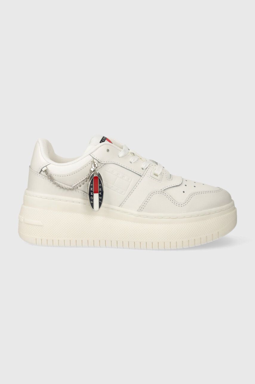 Tommy Jeans sneakers TJW RETRO BASKET FLATFORM CHARM culoarea alb, EN0EN02421 Tommy Jeans sneakers TJW RETRO BASKET FLATFORM CHARM culoarea alb, EN0EN02421