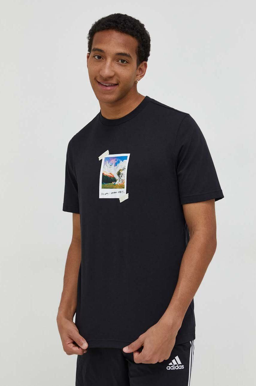 adidas tricou din bumbac bărbați, culoarea negru, cu imprimeu IN6439 adidas tricou din bumbac bărbați, culoarea negru, cu imprimeu IN6439