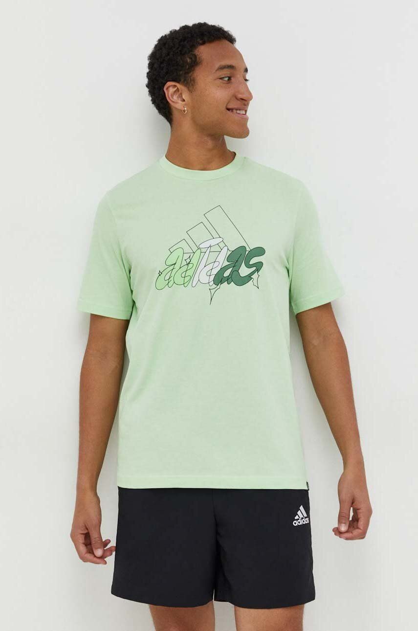 adidas tricou din bumbac bărbați, culoarea verde, cu imprimeu IN6243 adidas tricou din bumbac bărbați, culoarea verde, cu imprimeu IN6243