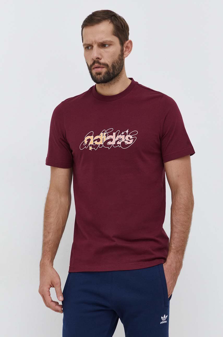 adidas tricou din bumbac bărbați, culoarea bordo, cu imprimeu IM8317 adidas tricou din bumbac bărbați, culoarea bordo, cu imprimeu IM8317
