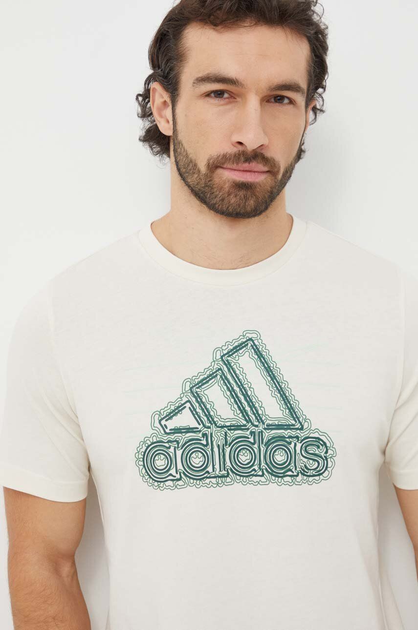 adidas tricou din bumbac bărbați, culoarea bej, cu imprimeu IS2873 adidas tricou din bumbac bărbați, culoarea bej, cu imprimeu IS2873