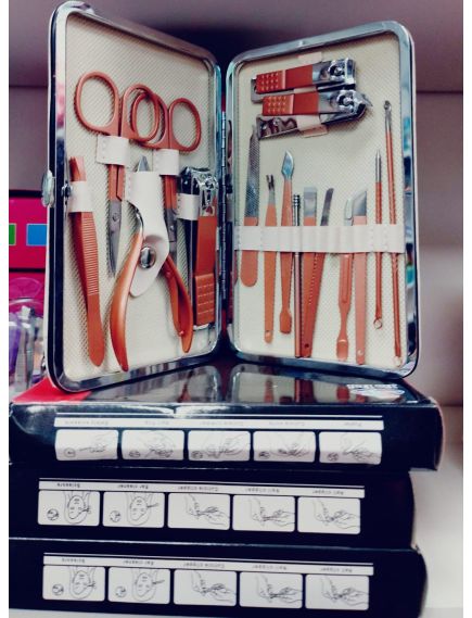 Set Manichiura si Pedichiura Engros din Otel Inoxidabil 18 piese Roz Set Manichiura si Pedichiura Engros din Otel Inoxidabil 18 piese Roz
