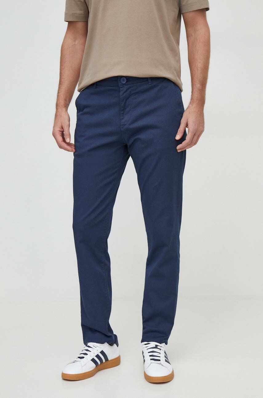 Armani Exchange pantaloni barbati, culoarea albastru marin, cu fason chinos Armani Exchange pantaloni barbati, culoarea albastru marin, cu fason chinos