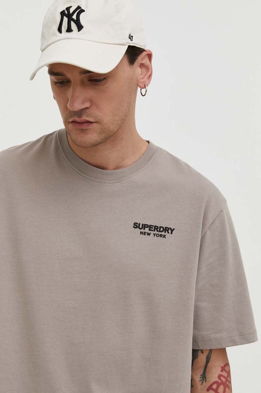 Superdry tricou din bumbac barbati, culoarea bej, cu imprimeu Superdry tricou din bumbac barbati, culoarea bej, cu imprimeu