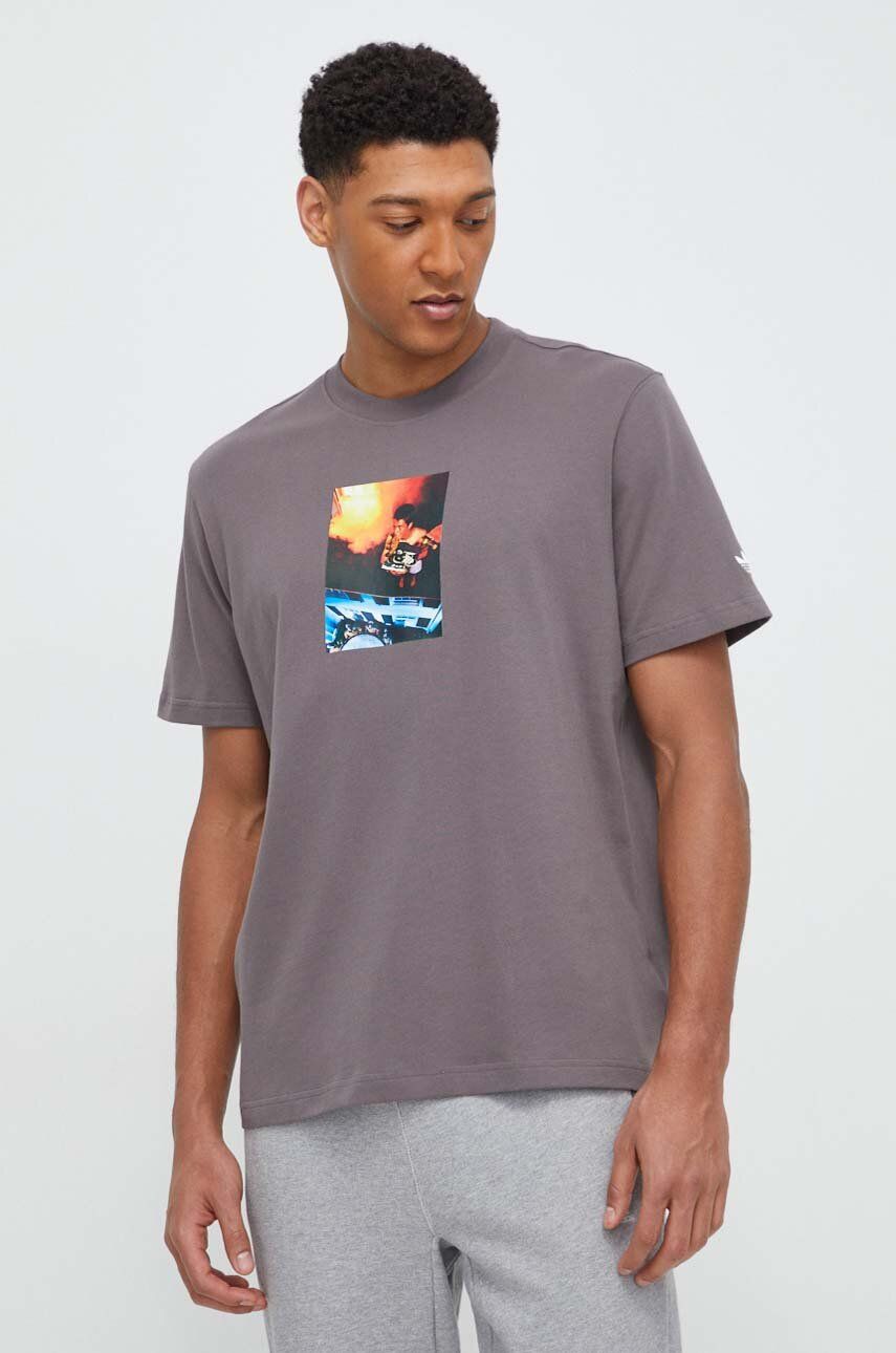 adidas Originals tricou din bumbac bărbați, culoarea gri, cu imprimeu IM9680 adidas Originals tricou din bumbac bărbați, culoarea gri, cu imprimeu IM9680