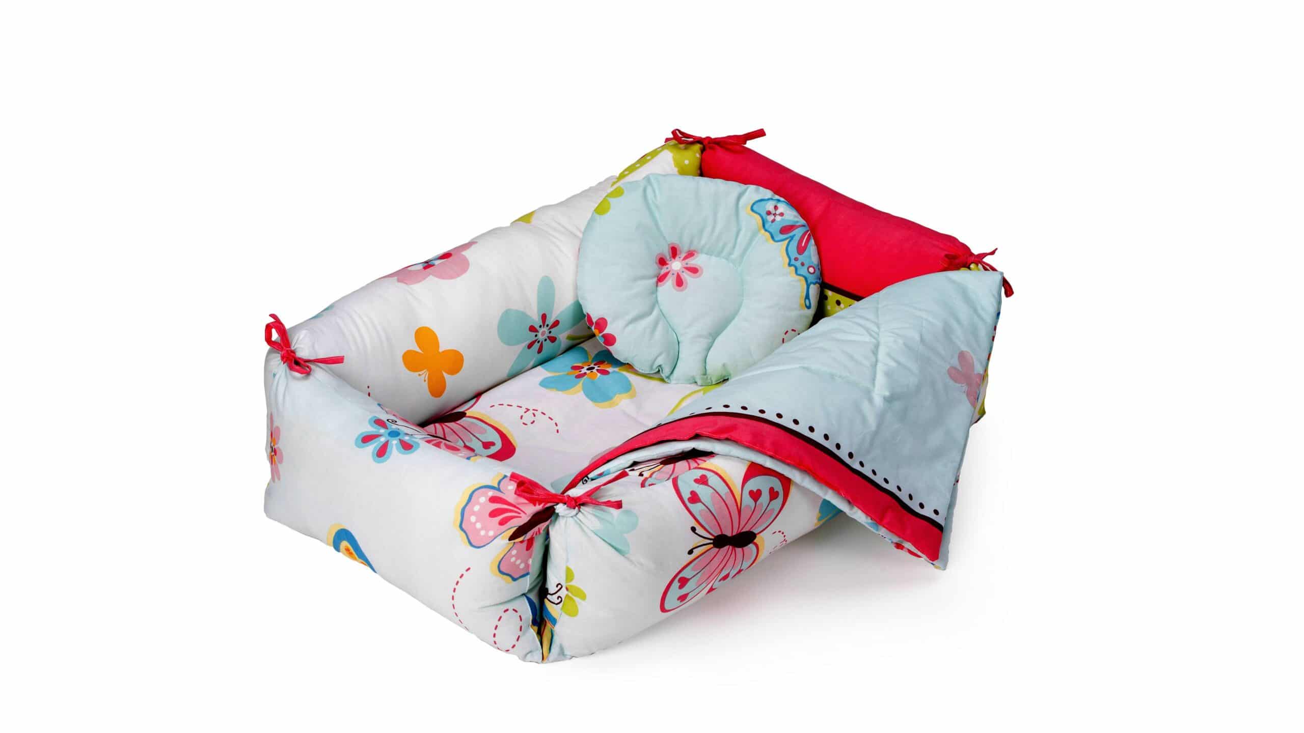 Set reductor bebe nest + paturica + pernuta pentru formarea capului bebelusului SomnArt, model fluturi, Bleu Set reductor bebe nest + paturica + pernuta pentru formarea capului bebelusului SomnArt, model fluturi, Bleu