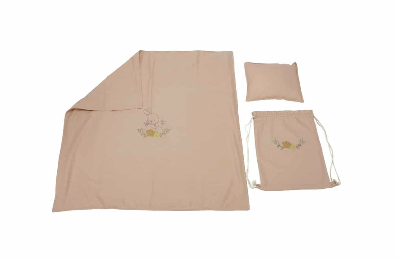 Set paturica + perna + rucsac SomnArt, cu broderie, din in, Crem Set paturica + perna + rucsac SomnArt, cu broderie, din in, Crem