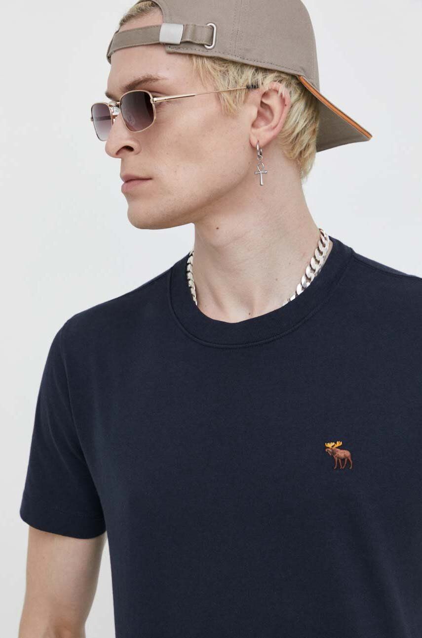 Abercrombie & Fitch tricou din bumbac barbati, culoarea albastru marin, neted Abercrombie & Fitch tricou din bumbac barbati, culoarea albastru marin, neted