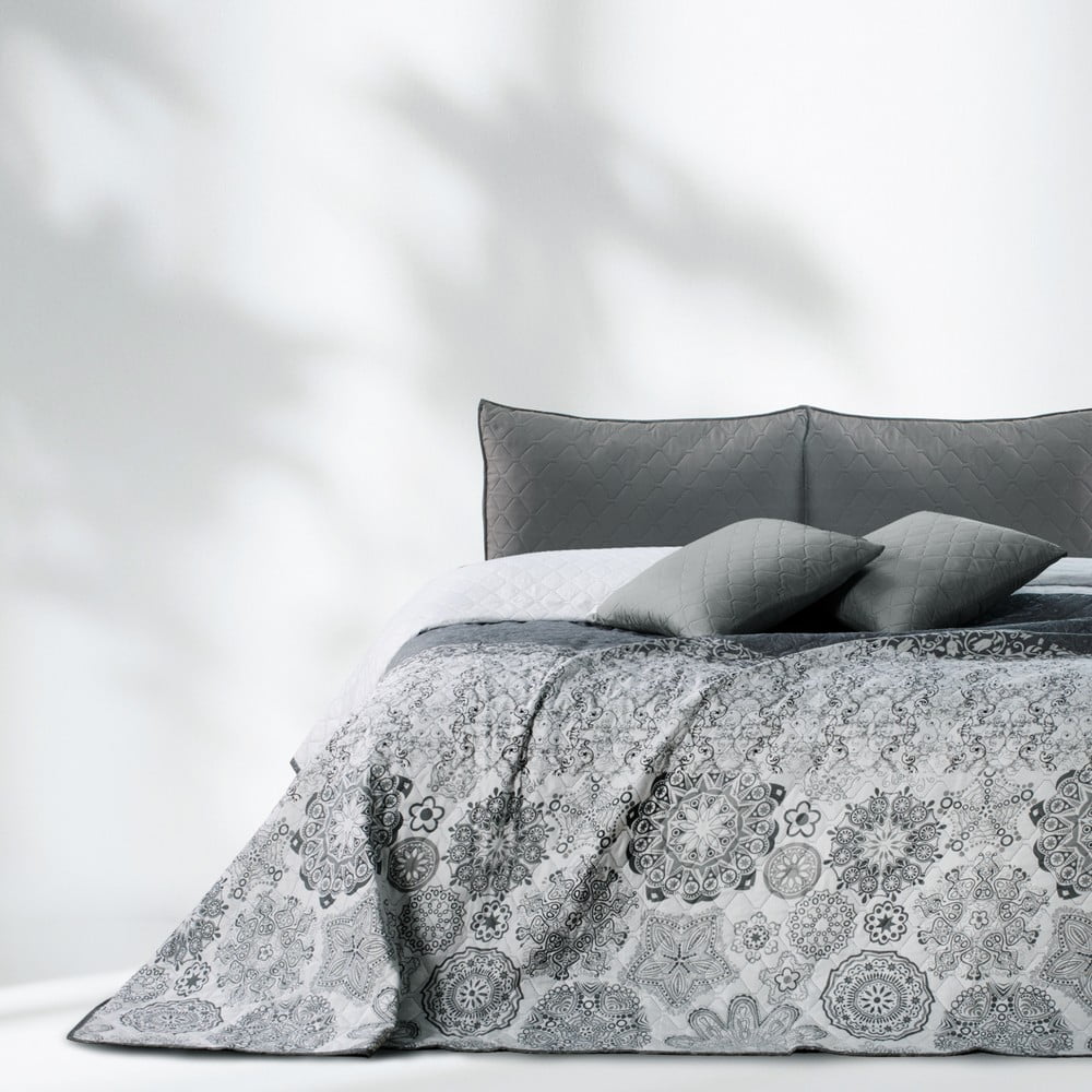 Cuvertură cu 2 fețe din microfibră DecoKing Alhambra, 240 x 260 cm, alb - gri Cuvertură cu 2 fețe din microfibră DecoKing Alhambra, 240 x 260 cm, alb - gri