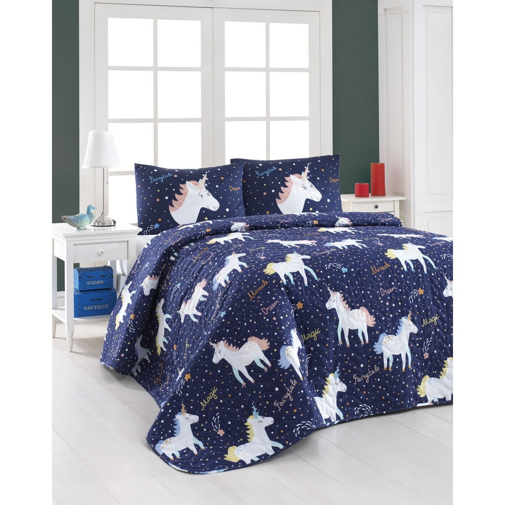 Set cuvertură matlasată și 2 fețe de pernă Eponj Home Magic Unicorn Dark Blue, 200 x 220 cm Set cuvertură matlasată și 2 fețe de pernă Eponj Home Magic Unicorn Dark Blue, 200 x 220 cm