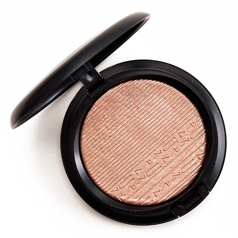 Pudra iluminatoare MAC Extra Dimension Skinfinish Lumiere Nuanta Superb Pudra iluminatoare MAC Extra Dimension Skinfinish Lumiere Nuanta Superb