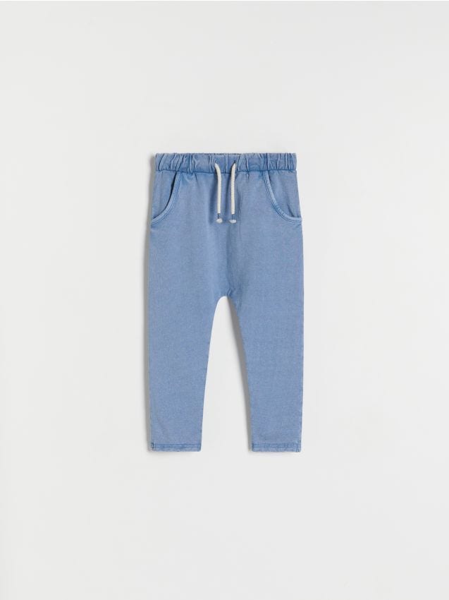 Pantaloni de trening cu efect prespalat - albastru Pantaloni de trening cu efect prespalat - albastru