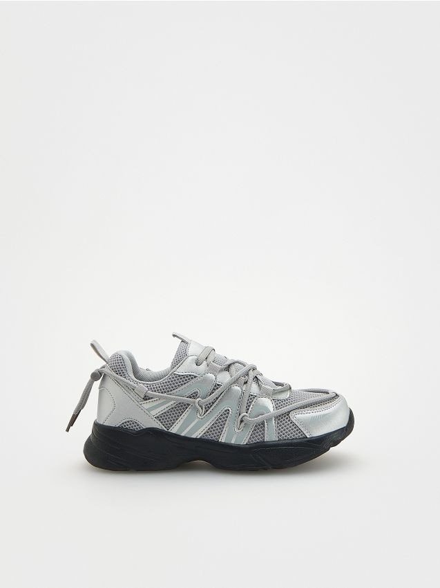 Pantofi sport cu efect metalizat si benzi elastice - gri-neutru Pantofi sport cu efect metalizat si benzi elastice - gri-neutru