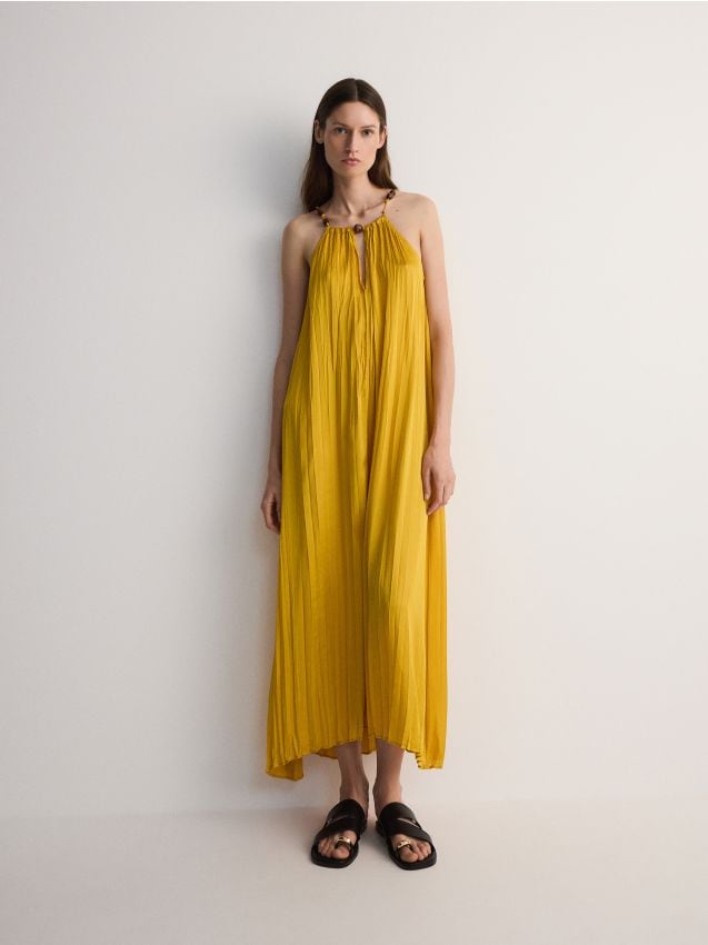 Rochie maxi cu decolteu tip halter - galben-mustar Rochie maxi cu decolteu tip halter - galben-mustar