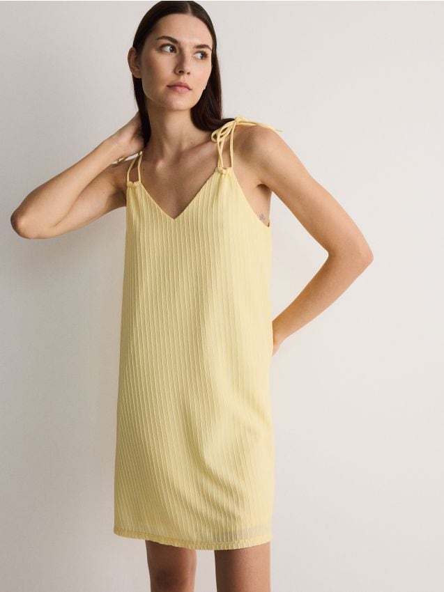 Rochie mini cu bretele subtiri - galben-deschis Rochie mini cu bretele subtiri - galben-deschis