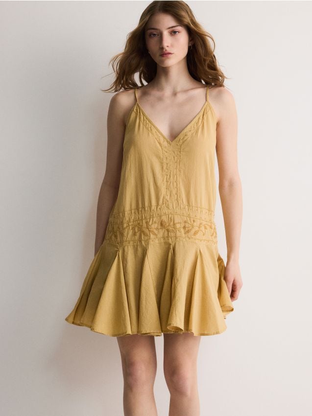 Rochie cu adaos de in - verde-oliv cald Rochie cu adaos de in - verde-oliv cald