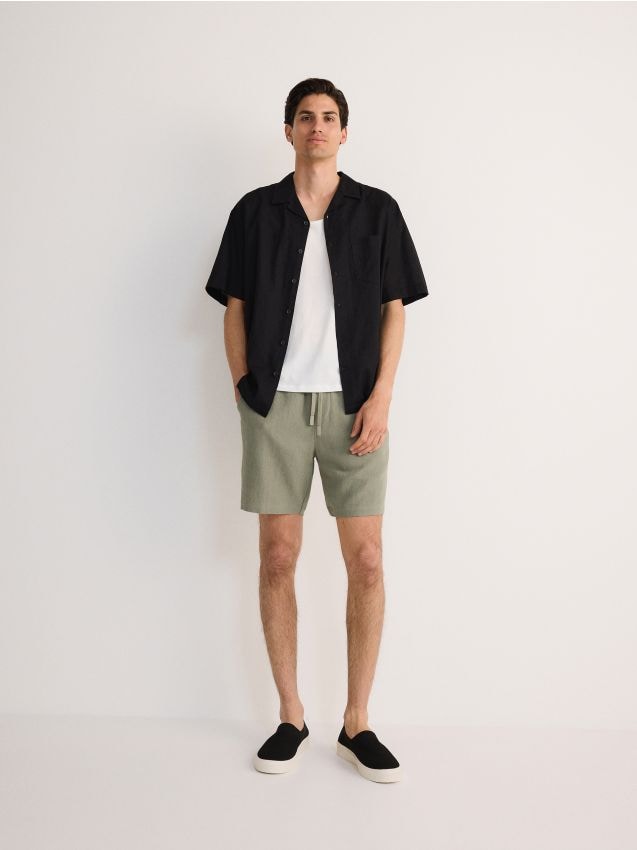 Pantaloni scurti regular cu adaos de in - verde-maroniu Pantaloni scurti regular cu adaos de in - verde-maroniu