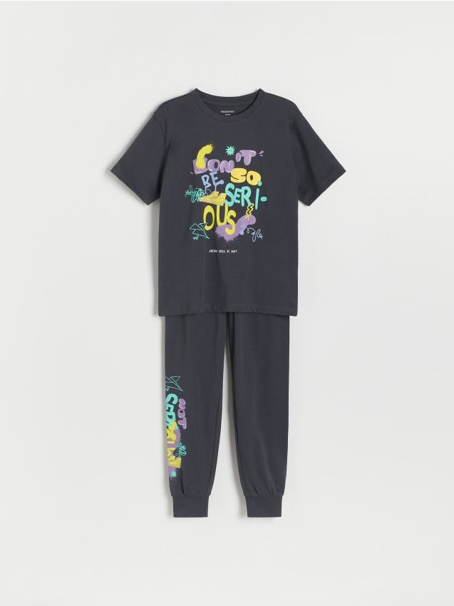 Set pijama din doua piese, cu imprimeu - gri-inchis Set pijama din doua piese, cu imprimeu - gri-inchis