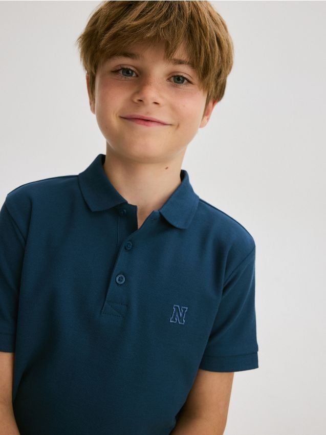 Tricou polo cu detaliu brodat - Albastru metalizat Tricou polo cu detaliu brodat - Albastru metalizat