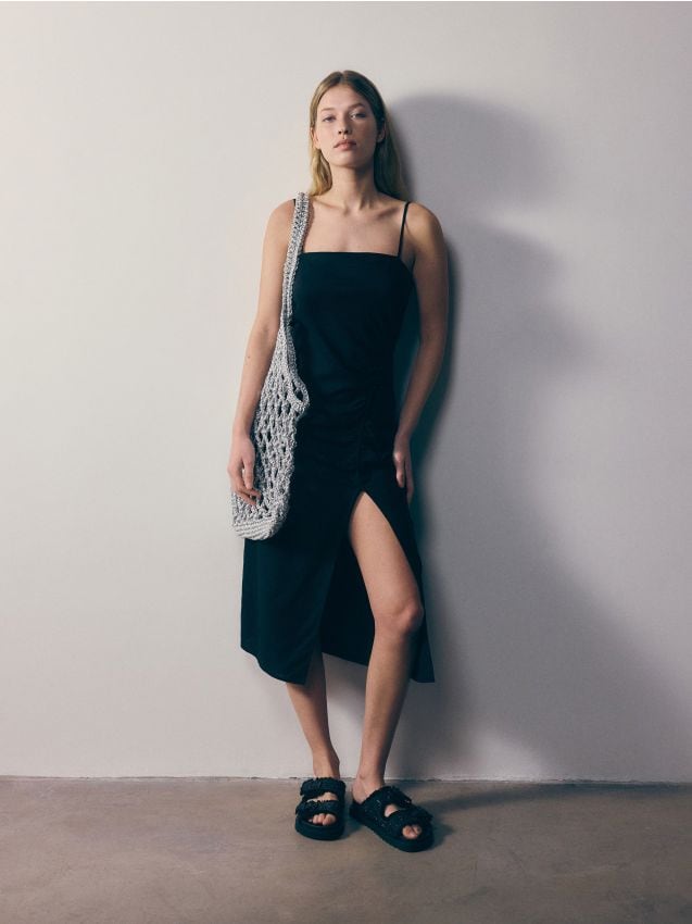 Rochie midi cu continut ridicat de viscoza si adaos de in - negru Rochie midi cu continut ridicat de viscoza si adaos de in - negru