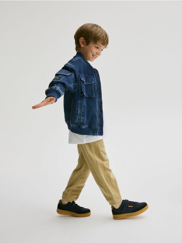 Pantaloni jogger cu efect prespalat - bej Pantaloni jogger cu efect prespalat - bej