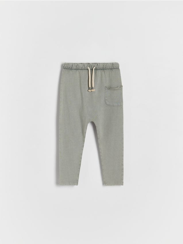 Pantaloni de trening cu efect prespalat - verde Pantaloni de trening cu efect prespalat - verde