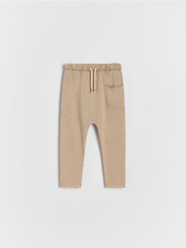 Pantaloni de trening cu efect prespalat - bej Pantaloni de trening cu efect prespalat - bej